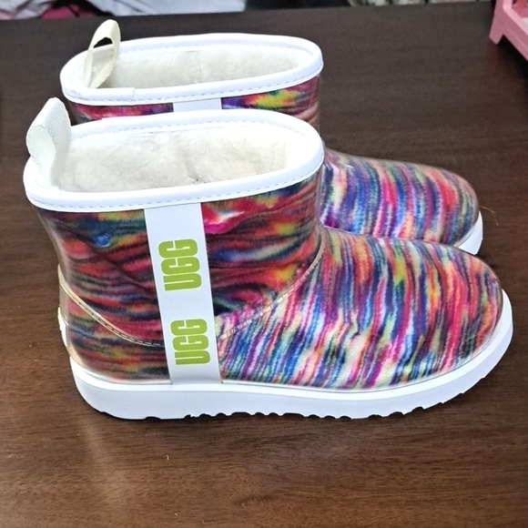 NEW UGG CLASSIC CLEAR WEATHER PROOF BOOTS $159 - Picture 11 of 15